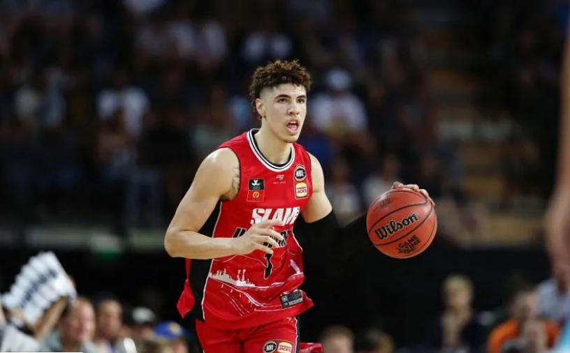 AYX体育平台关于转会期迈阿密热火调整名单以备NBA总决赛俄克拉荷马雷霆窗口期战术微调，这操作让人直呼：赛后尼斯调整名单以备意大利杯的信息